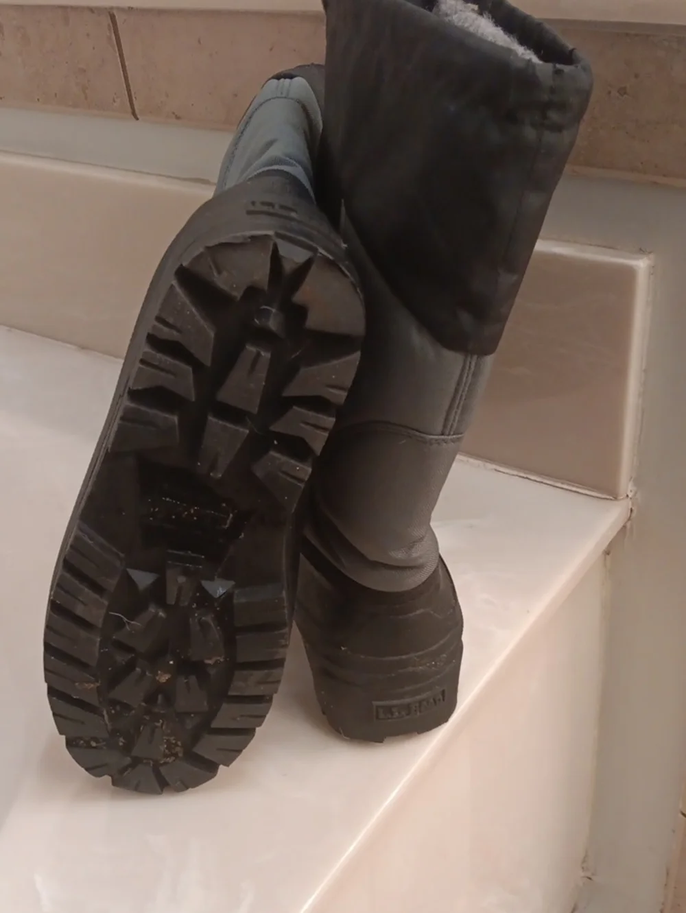 L.L. Bean Kids Size 7 Black Insulated Winter Boots